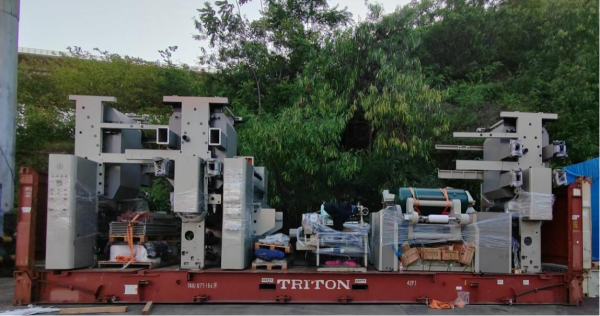 果集司安全高效完成异型件框架箱装箱 图片1_副本.png