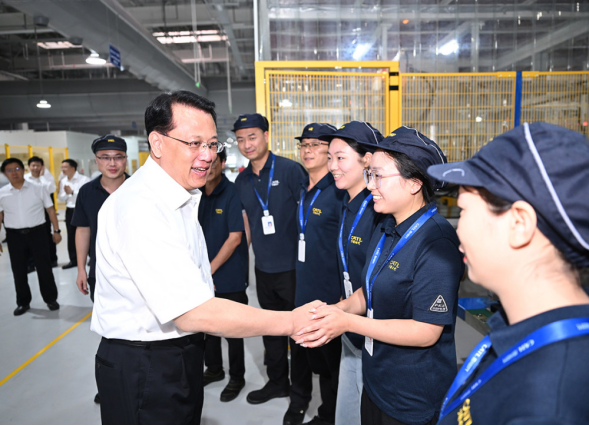 市领导看望慰问坚守高温一线企业工人 袁家军胡衡华王炯程丽华等参加 image.png
