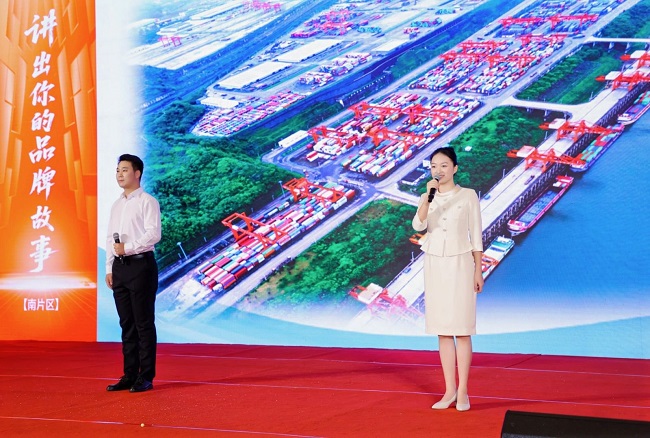 1764732684918085310.jpg 演讲.jpg